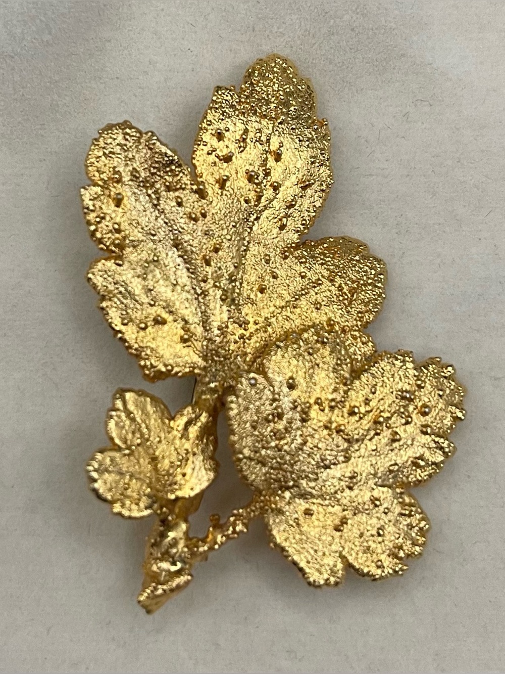 Vintage Textured Gold Tone Leaf Brooch Pin Botanical Fall Jewelry